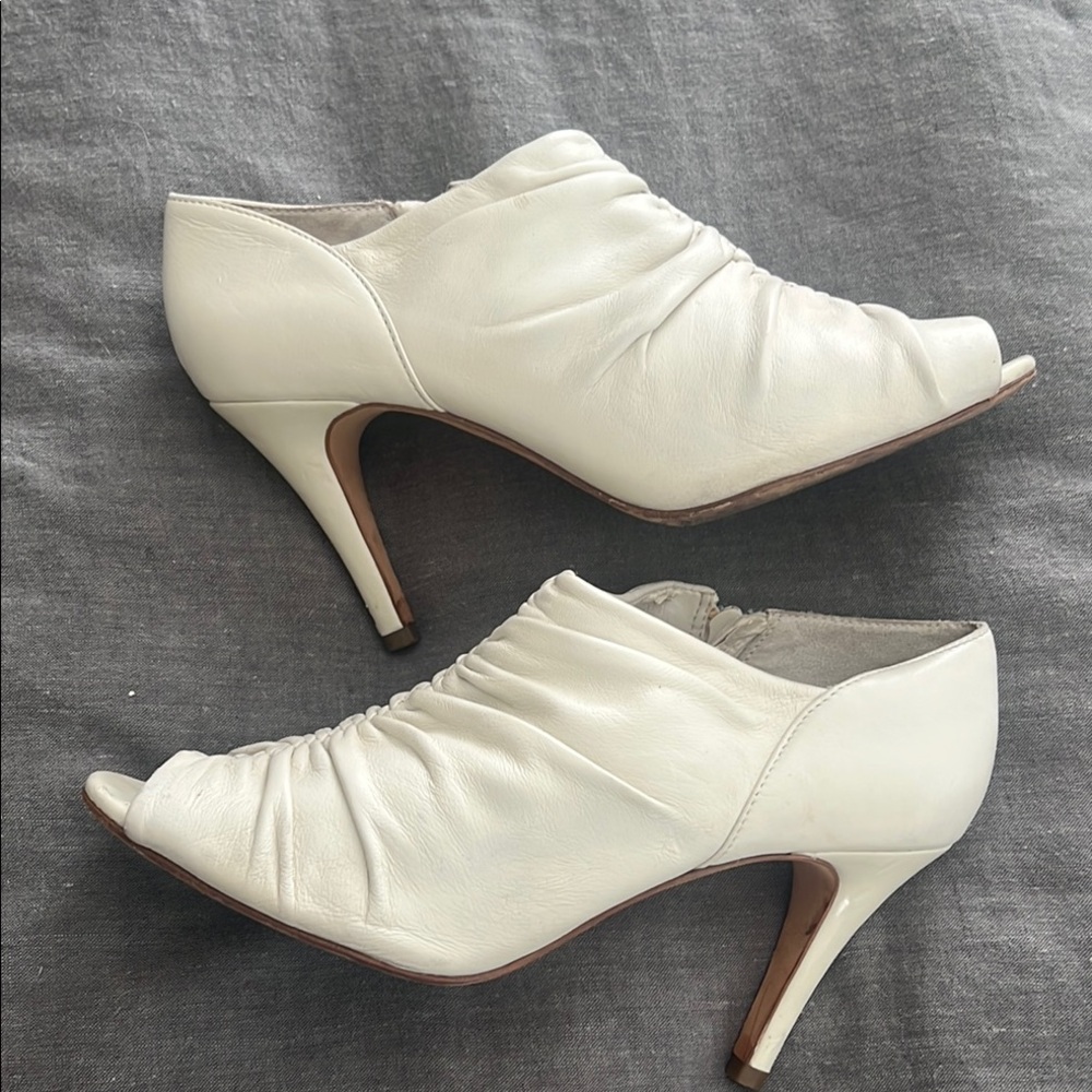 ANTONIO MELANI Cream Peep-Toe Heels with Ruched Leather
